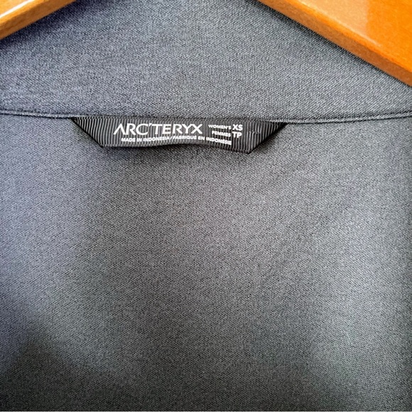 Arc'teryx Charcoal Gray Yonge Wrap Sweater with Thumb Holes Size XS - Picture 4 of 9